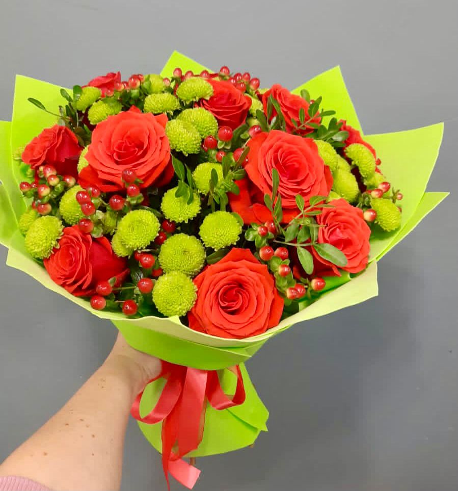 Букет цветов из: Хризантемы и Розы в Орле-Изумруде