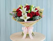 Букет цветов из:  Лилии и Розы в Орле-Изумруде