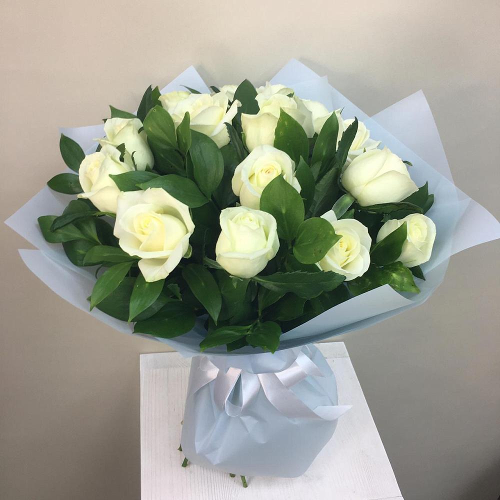 Букет 15 Белых роз Проуд в Орле-Изумруде