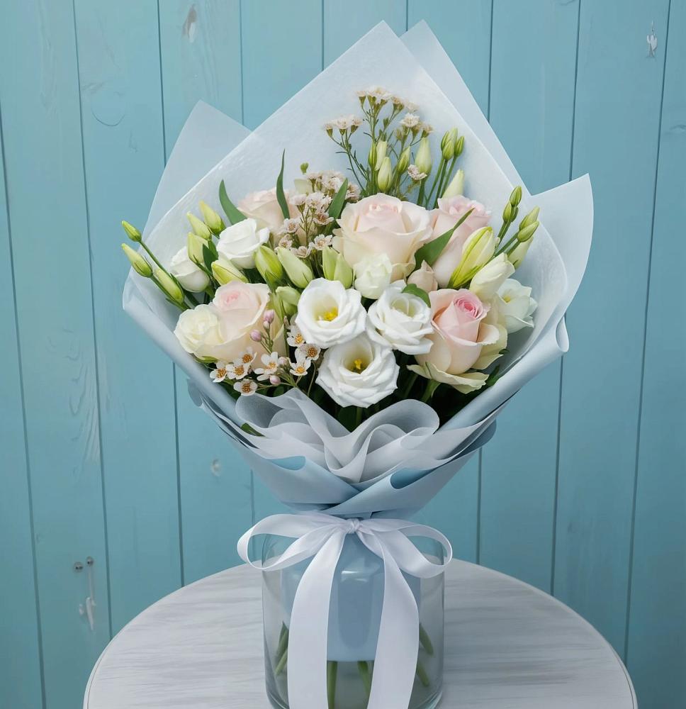 Букет цветов из: Розы и Лизиантусы в Орле-Изумруде