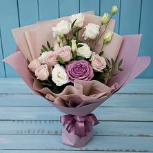 Букет цветов из:  Розы и Лизиантусы в Орле-Изумруде