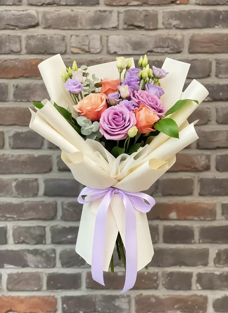 Букет цветов из: Лизиантусы и Розы в Орле-Изумруде