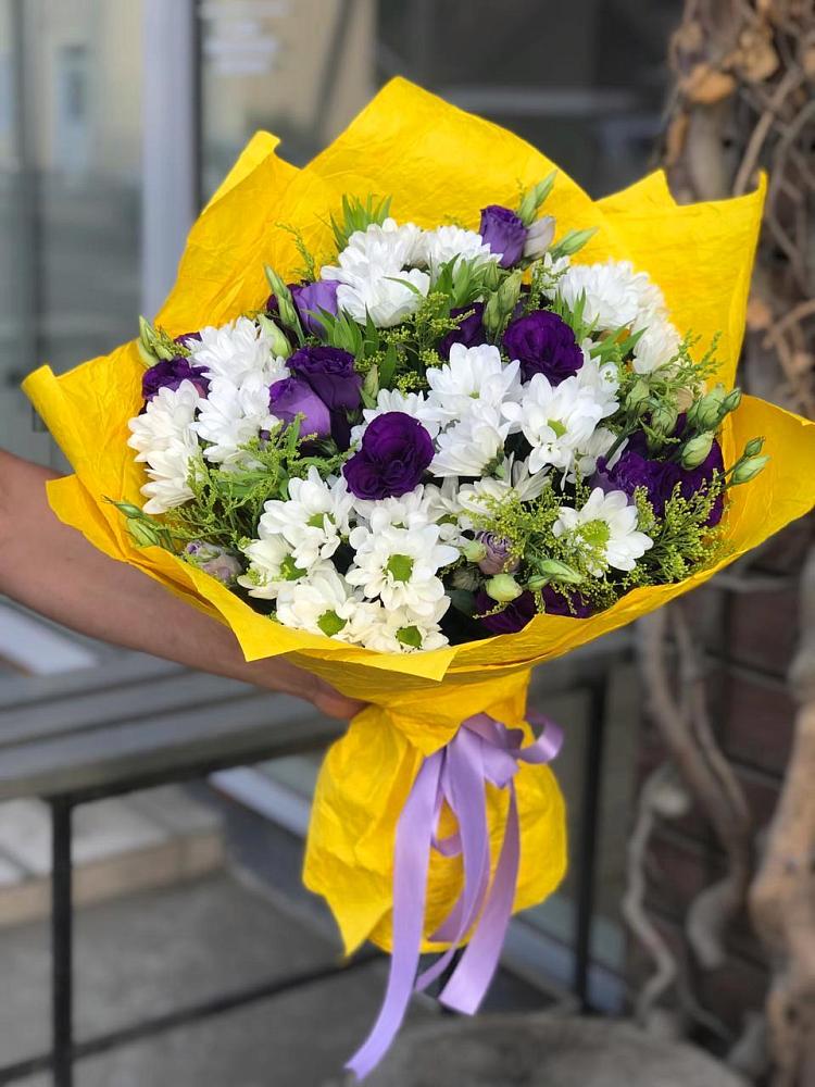 Букет цветов из: Ирисы, Хризантемы и Ромашки в Орле-Изумруде