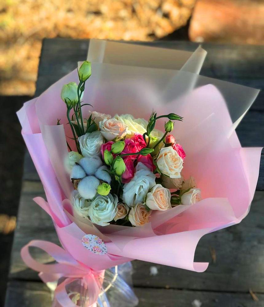 Букет цветов из: Розы и Лизиантусы в Орле-Изумруде