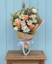 Букет цветов из:  Альстромерии, Лизиантусы, Розы и Хризантемы в Орле-Изумруде