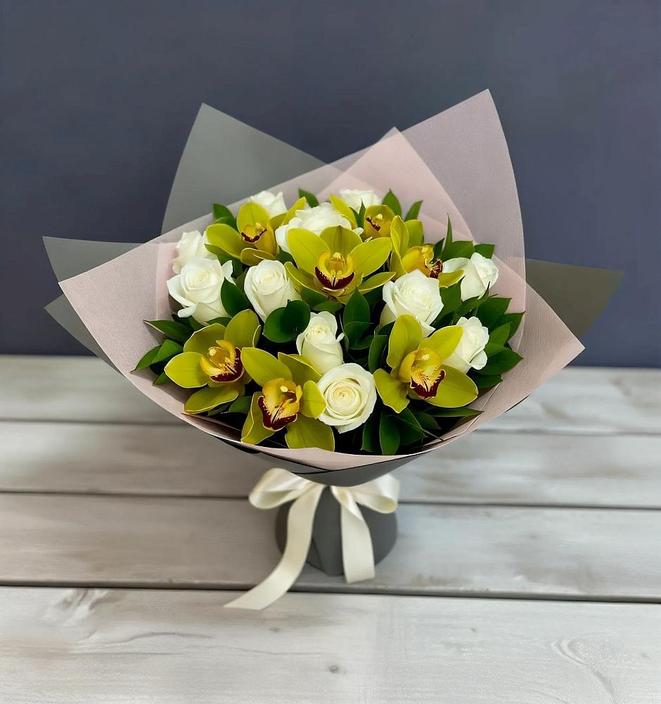 Букет цветов из: Орхидеи и Розы в Орле-Изумруде