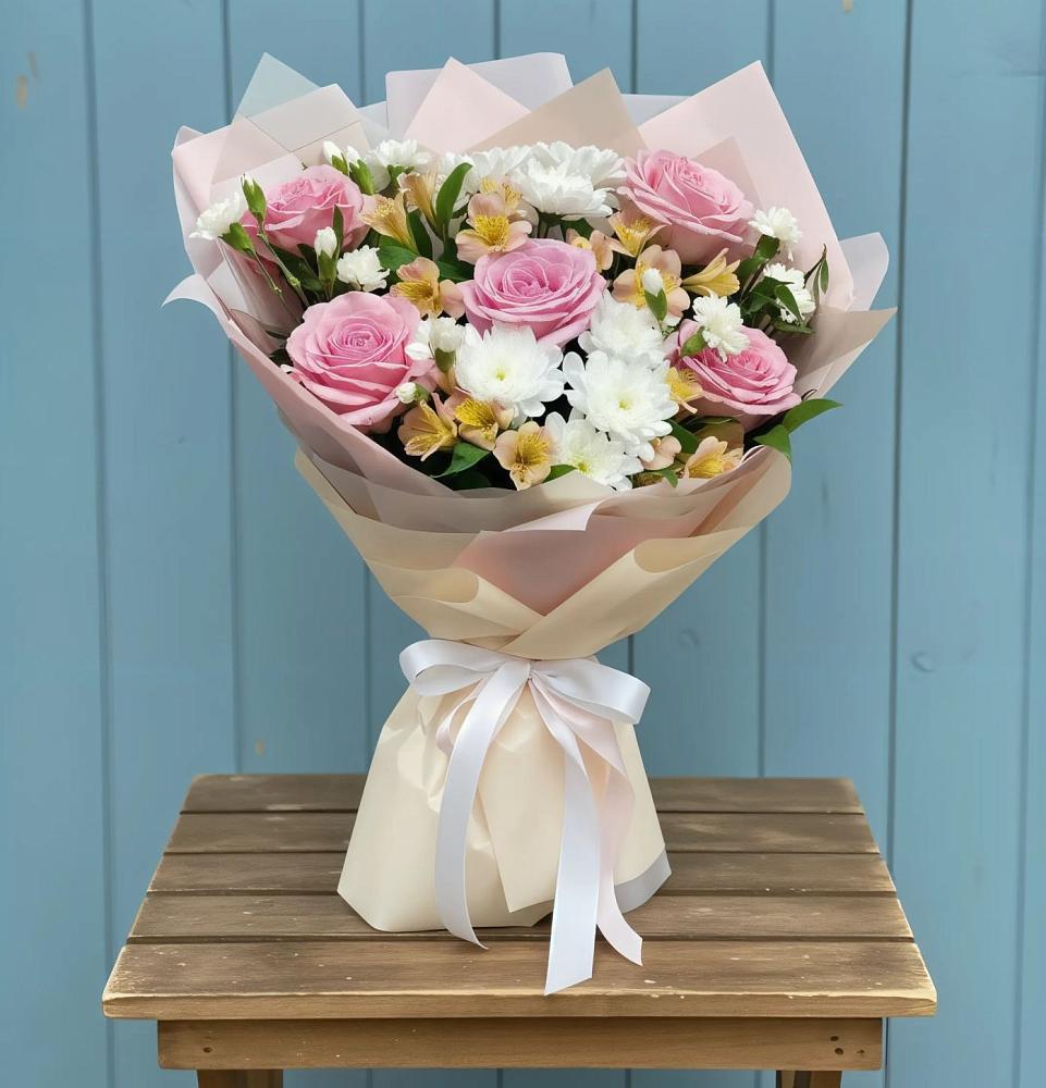 Букет цветов из: Гвоздики, Орхидеи и Розы в Орле-Изумруде