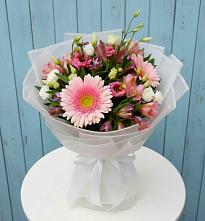 Букет цветов из:  Герберы, Альстромерии и Лизиантусы #REPLACE_PRED# Орле-Изумруде