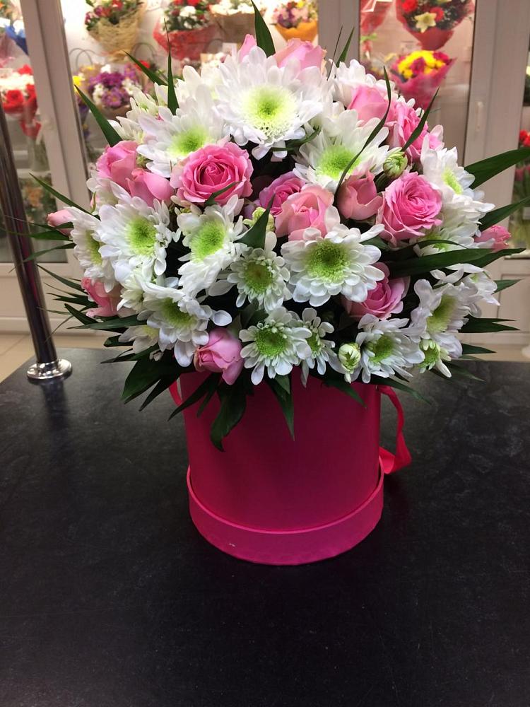 Цветочная композиция из Розы и Хризантемы в шляпной коробке в Орле-Изумруде