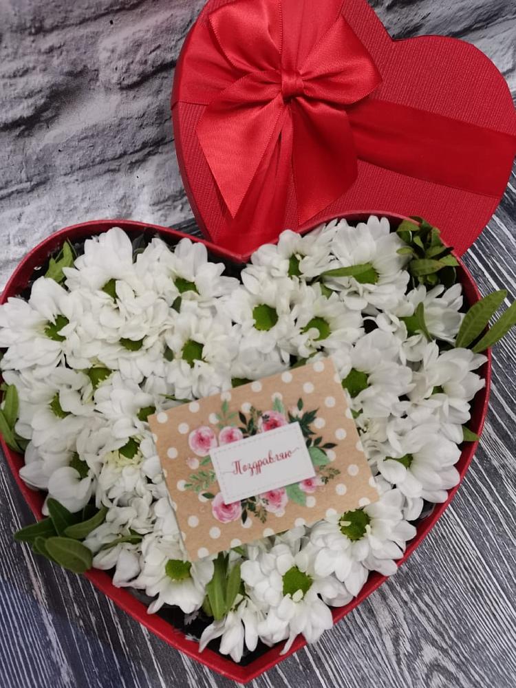 Цветочная композиция из Хризантемы в виде сердца в Орле-Изумруде