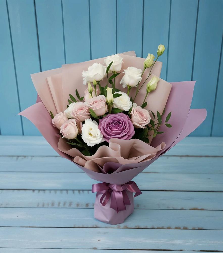 Букет цветов из: Розы и Лизиантусы в Орле-Изумруде